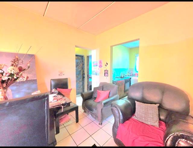 2 BEDROOM APARTMENT FOR SALE IN DAWN PARK